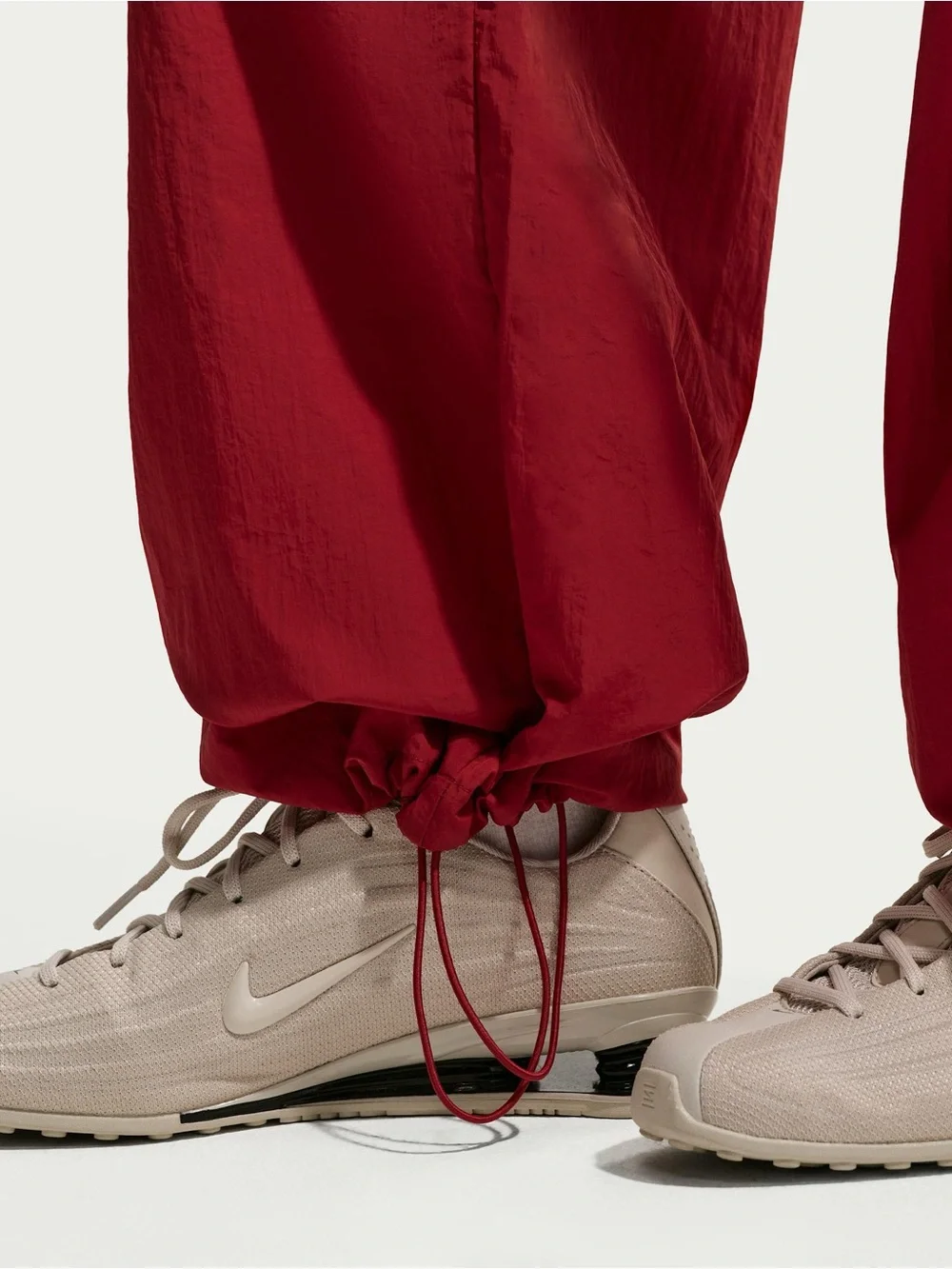 Nike Men's Wine Red Loose-Fit Jogger Pants